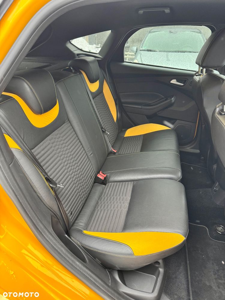 Ford Focus ver-2-0-ecoboost-st - 12