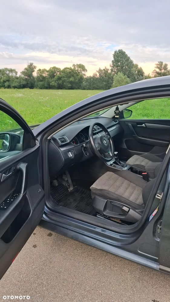 Volkswagen Passat 2.0 TDI Comfortline - 13