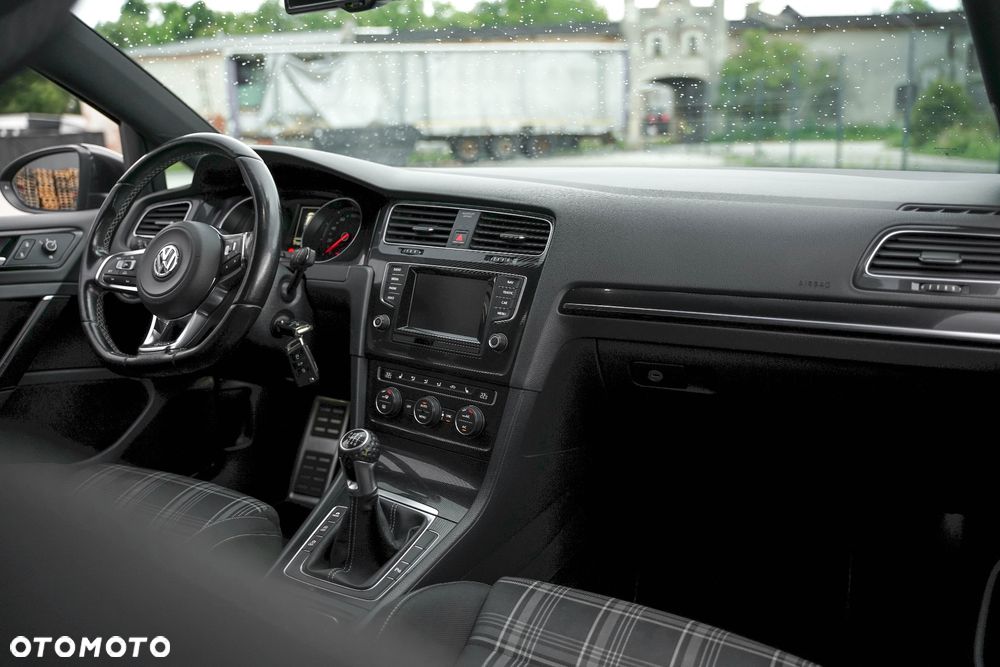 Volkswagen Golf - 17
