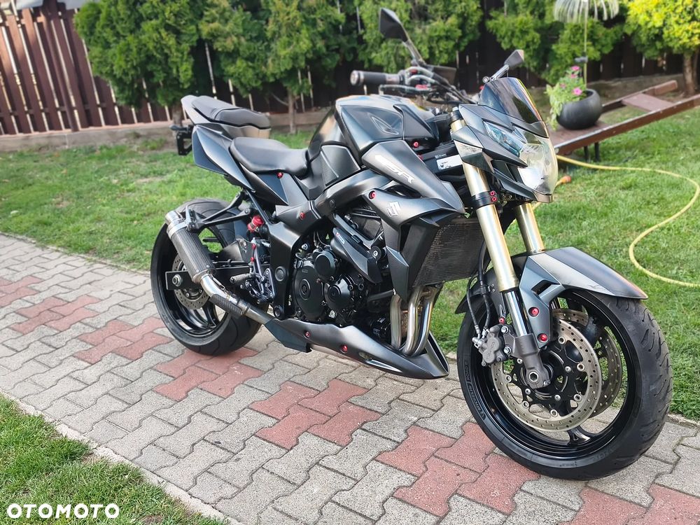 Suzuki GSR - 1