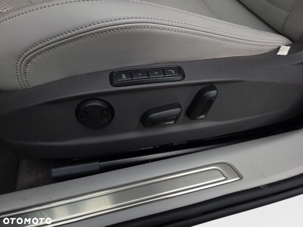 Volkswagen Passat 2.0 TDI Elegance DSG - 22