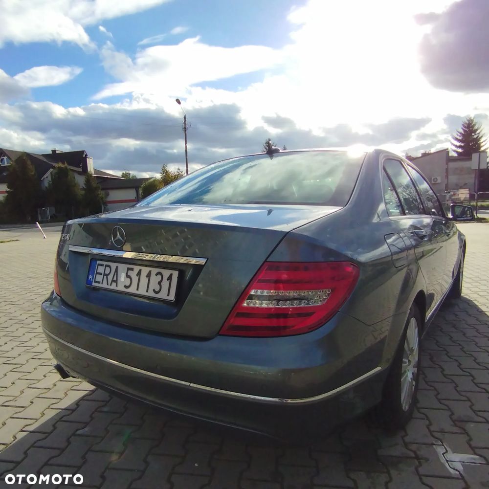 Mercedes-Benz Klasa C 250 CGI BlueEff Elegance - 17