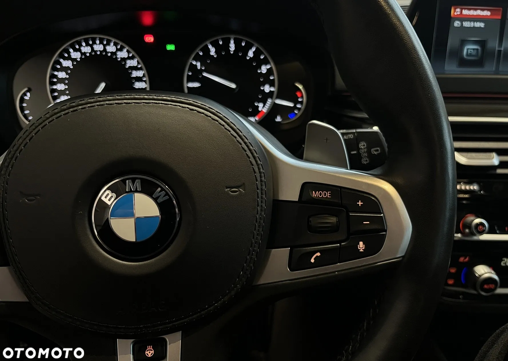 BMW Seria 5 530i Touring - 14