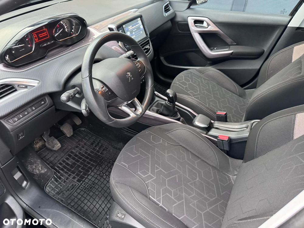 Peugeot 2008 1.6 e-HDi Allure S&S - 18