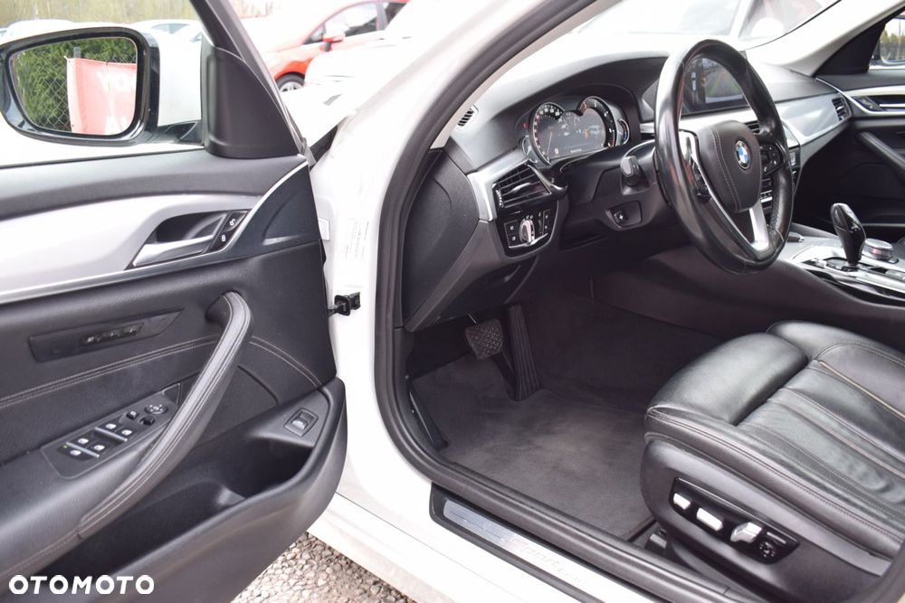 BMW Seria 5 520d xDrive Sport Line sport - 9