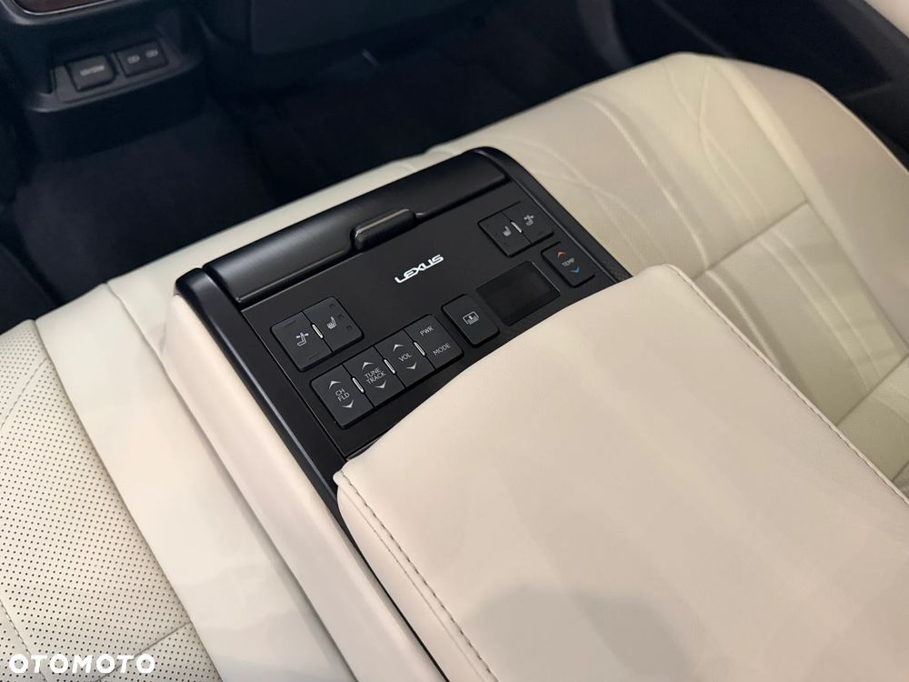 Lexus ES 300h Omotenashi - 8