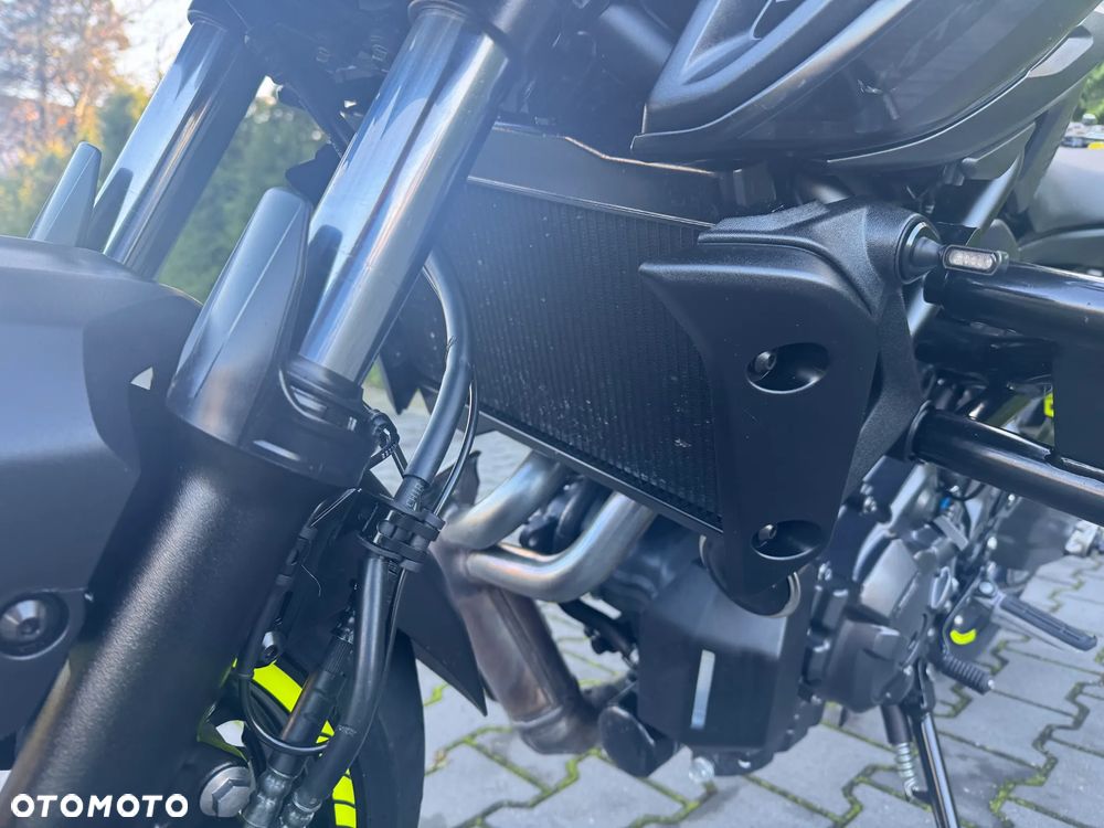 Yamaha MT - 27