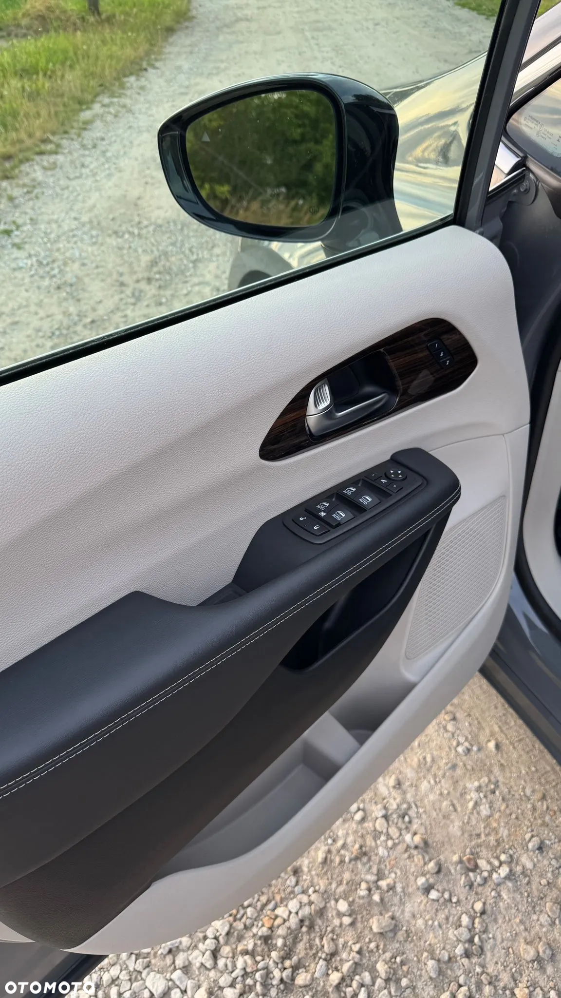 Chrysler Pacifica - 15