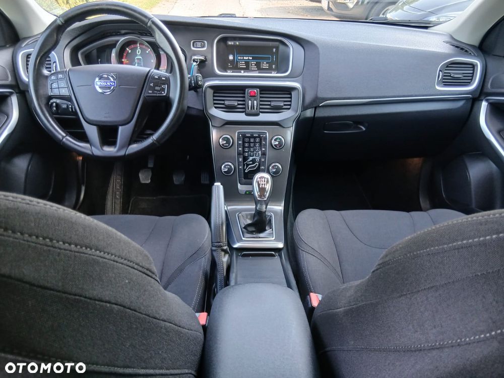 Volvo V40 D2 Momentum - 32