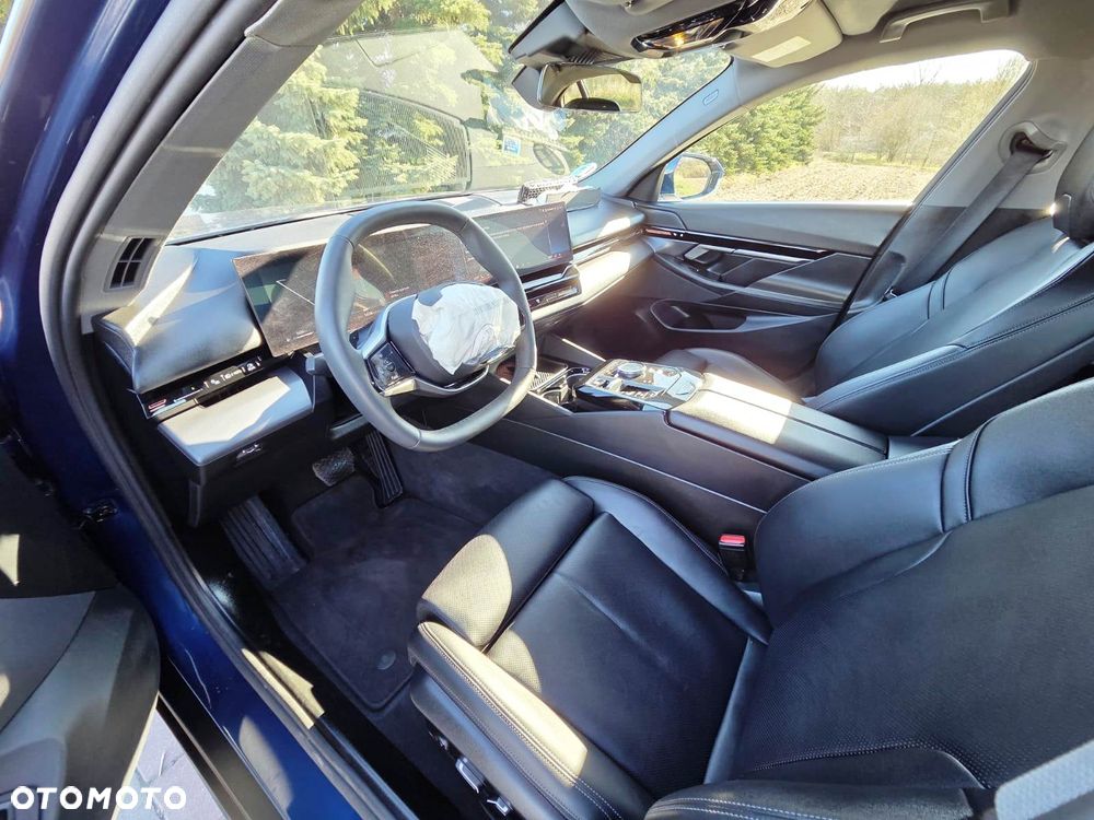 BMW Seria 5 ver-520d-mhev-m-sport - 11