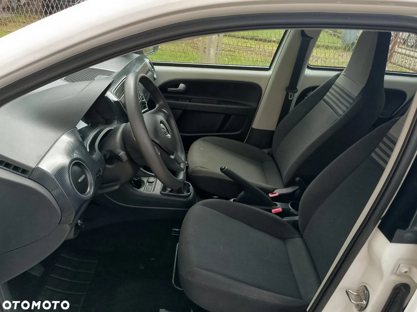 Volkswagen up! white - 14