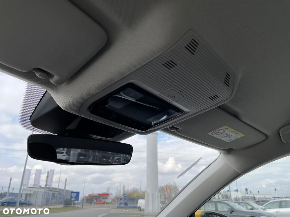 Volkswagen T-Roc 1.5 eTSI Trend DSG - 32