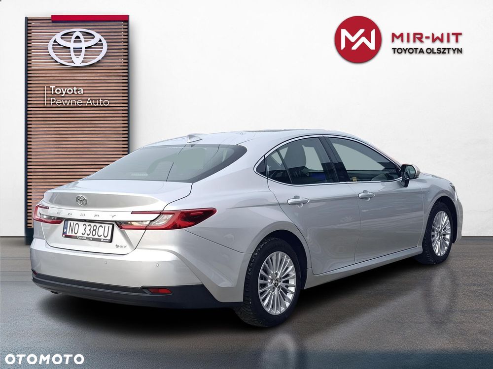 Toyota Camry - 5