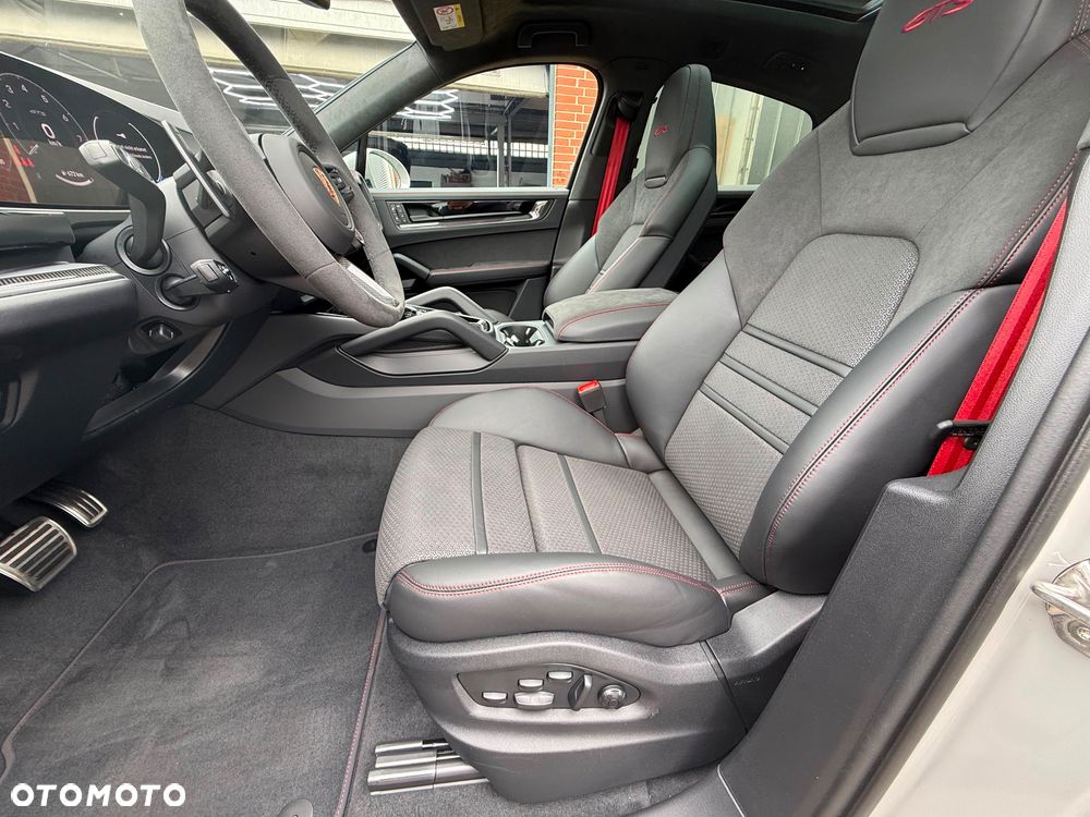 Porsche Cayenne GTS - 9