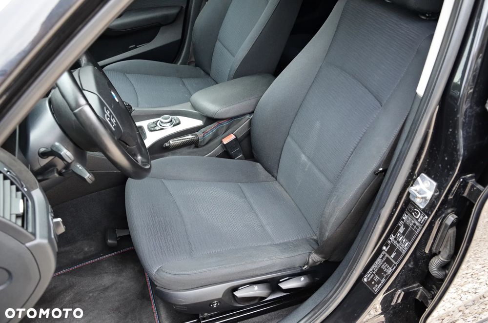 BMW X1 sDrive18d Sport Line - 29