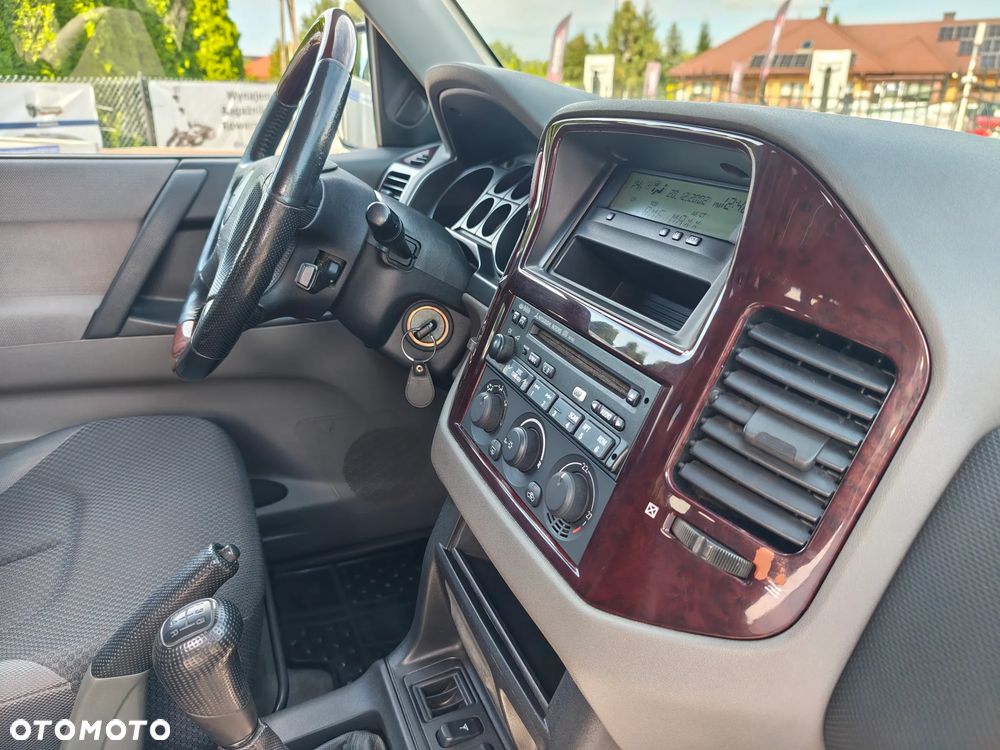 Mitsubishi Pajero - 8