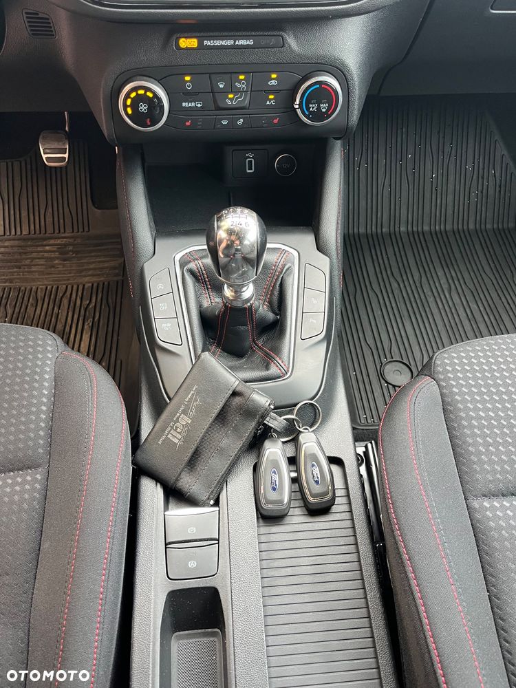Ford Focus 1.5 EcoBoost ST-Line - 19