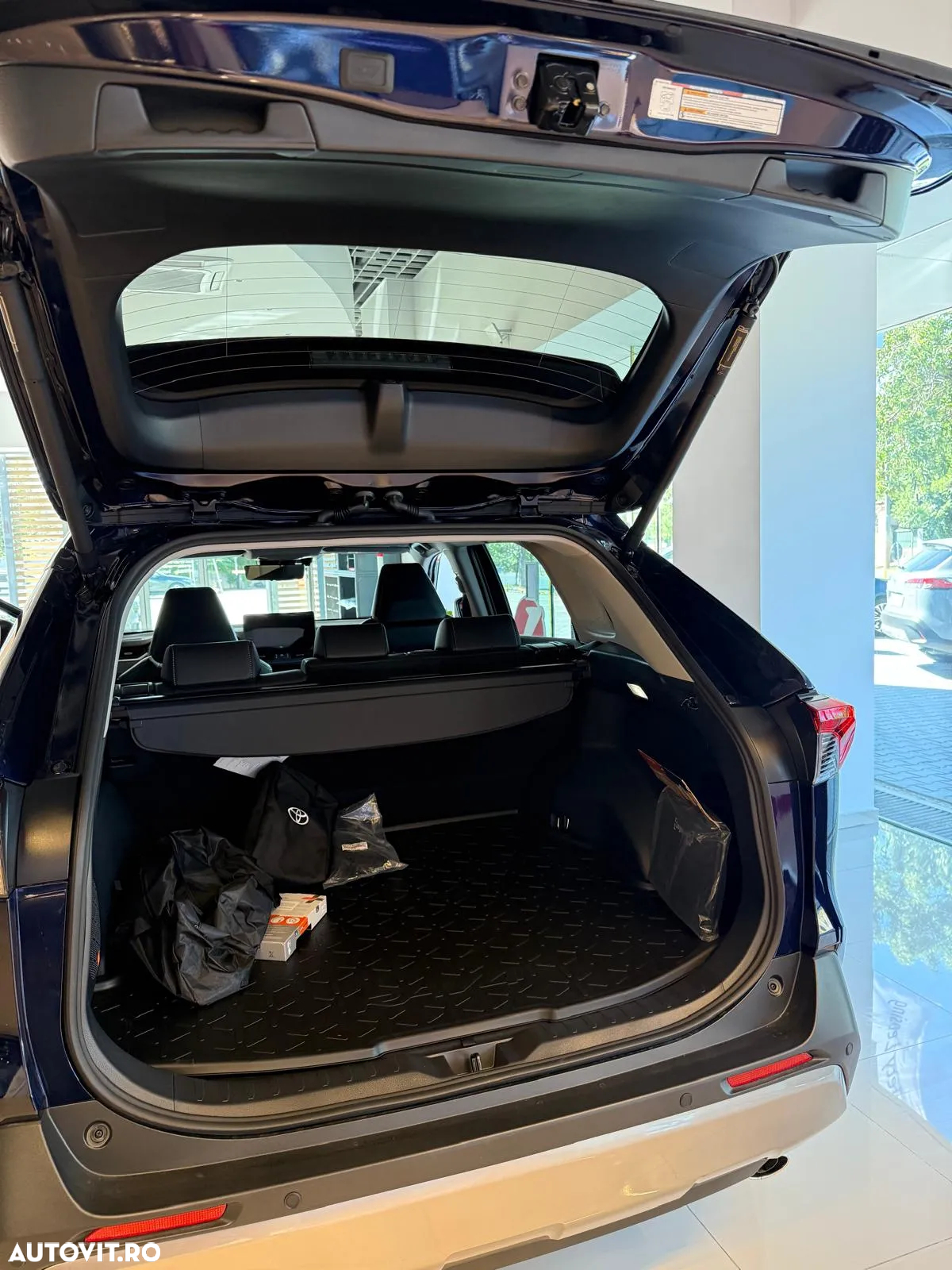Toyota RAV4 2.5 Hybrid VVT-iE 4x4 Luxury Premium - 26