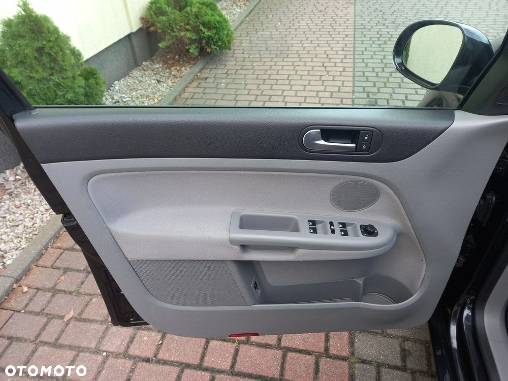 Volkswagen Golf Plus 1.9 TDI Trendline DSG - 31