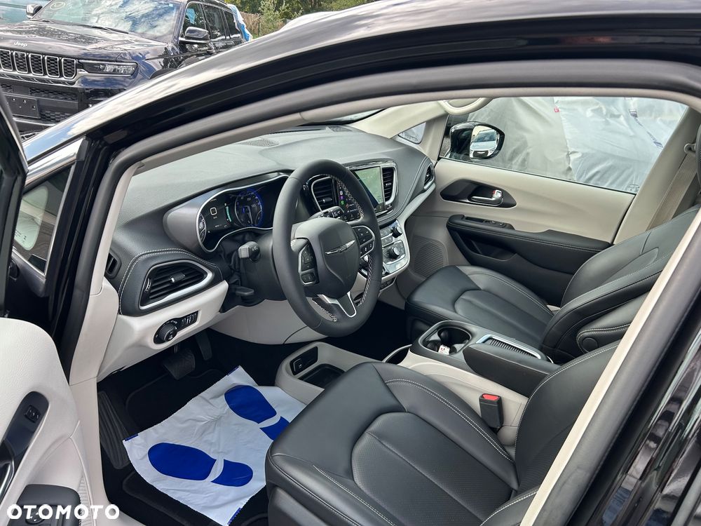 Chrysler Pacifica - 23
