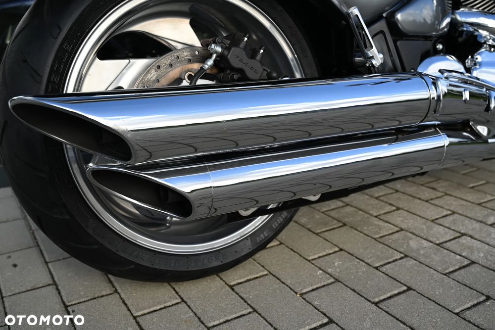 Suzuki Intruder - 27