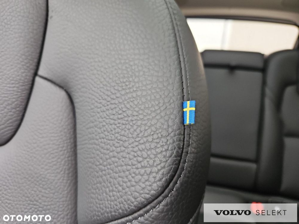 Volvo XC 60 T8 AWD Plug-in Hybrid Plus Dark - 28