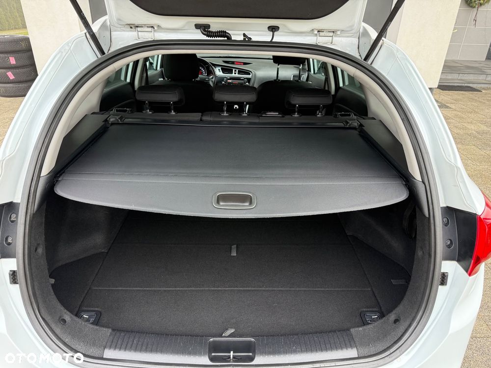 Kia Ceed 1.6 GDI Fifa World Cup Edition - 18