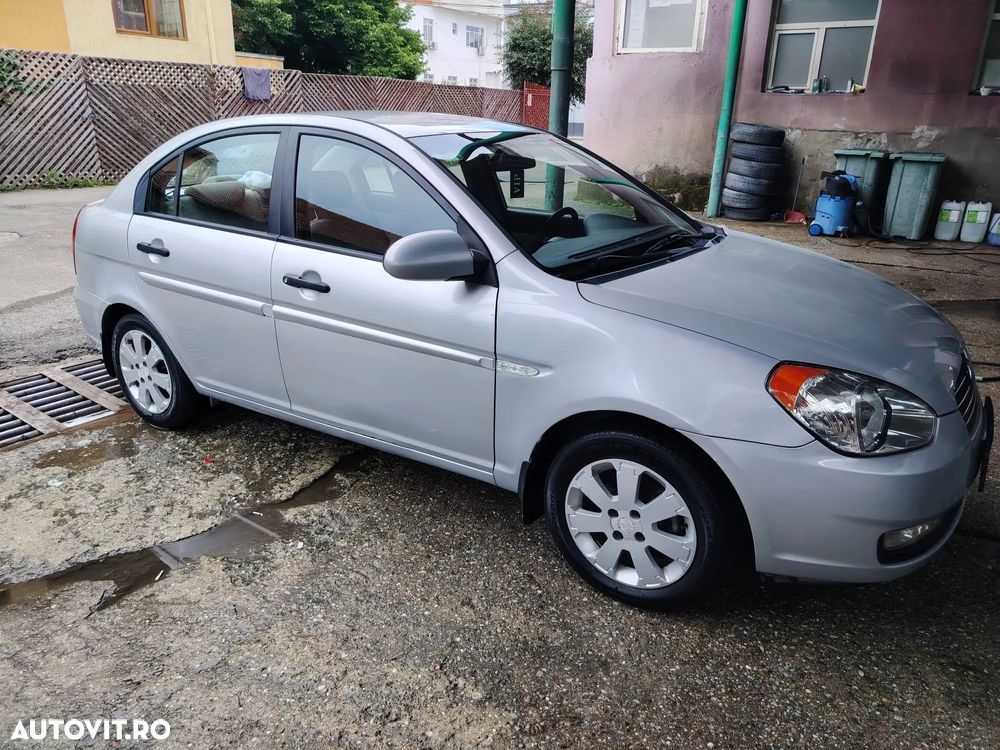 Hyundai Accent - 1