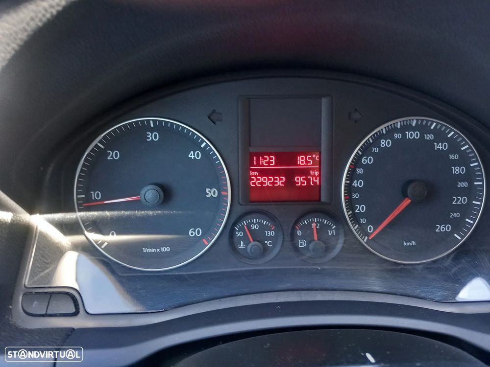 VW Golf 1.9 TDi 6V 4M Confortline - 6