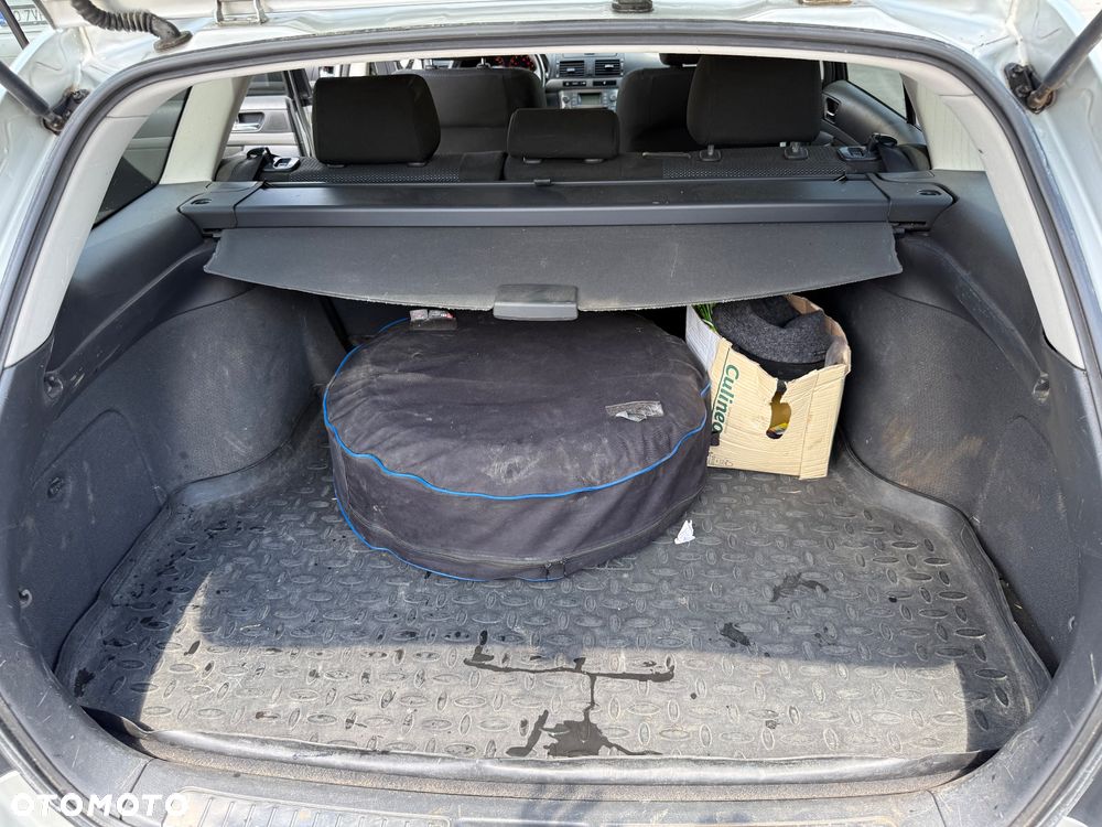 Toyota Avensis 1.8 VVT-i - 12