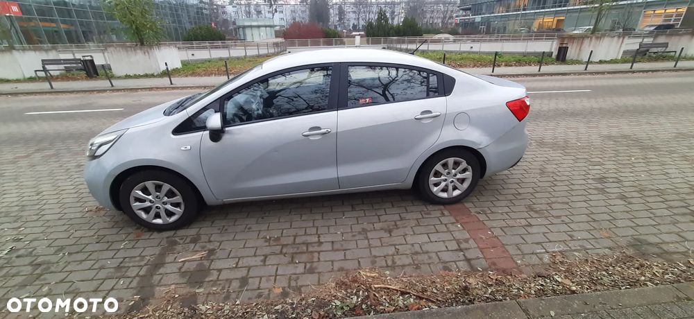 Kia Rio 1.4 L - 6