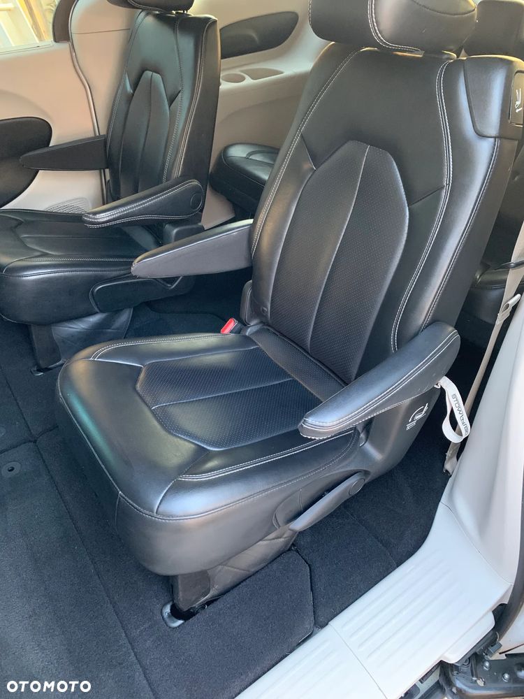 Chrysler Pacifica - 9