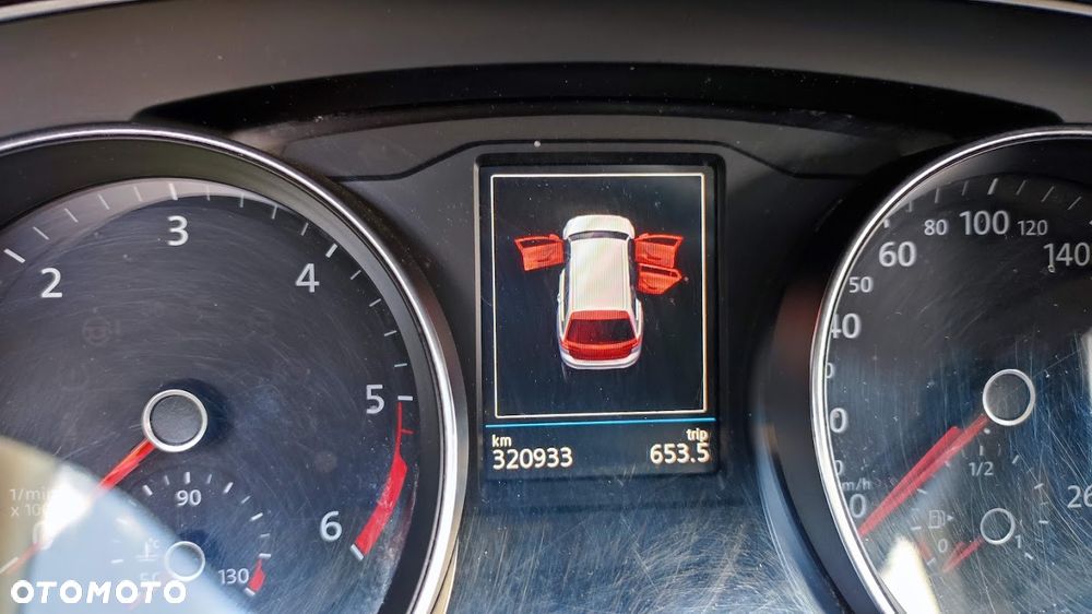 Volkswagen Passat 2.0 TDI SCR Highline - 22