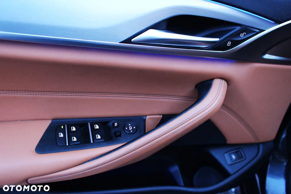 BMW Seria 5 520d Luxury Line sport - 36