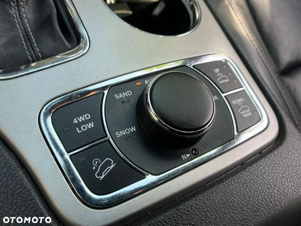 Jeep Grand Cherokee - 21