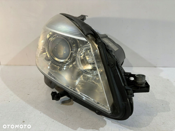 Mercedes C W204 Lampa kompletna Xenon R - 13892