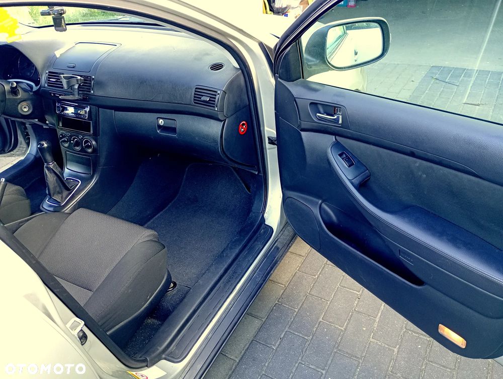 Toyota Avensis - 27