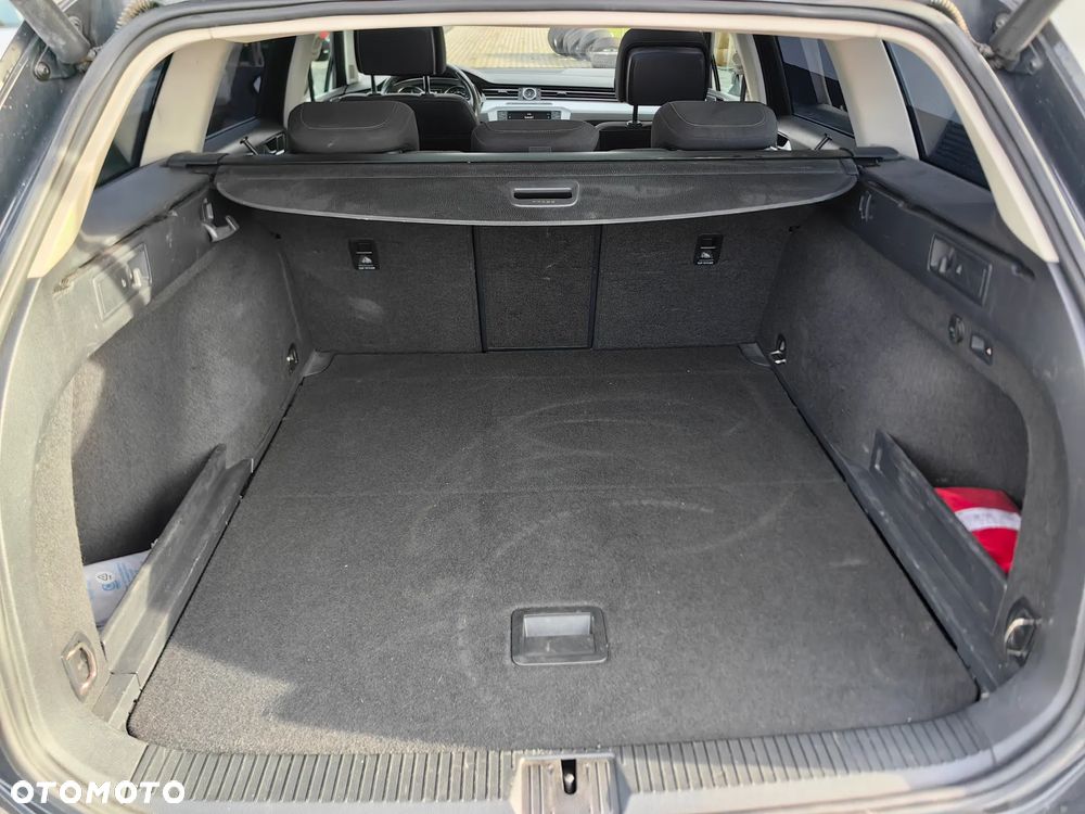 Volkswagen Passat Variant 2.0 TDI SCR DSG BlueMotion Comfortline - 16