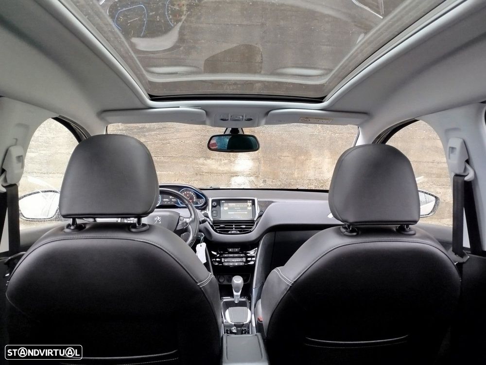 Peugeot 2008 1.2 PureTech Allure EAT6 - 3