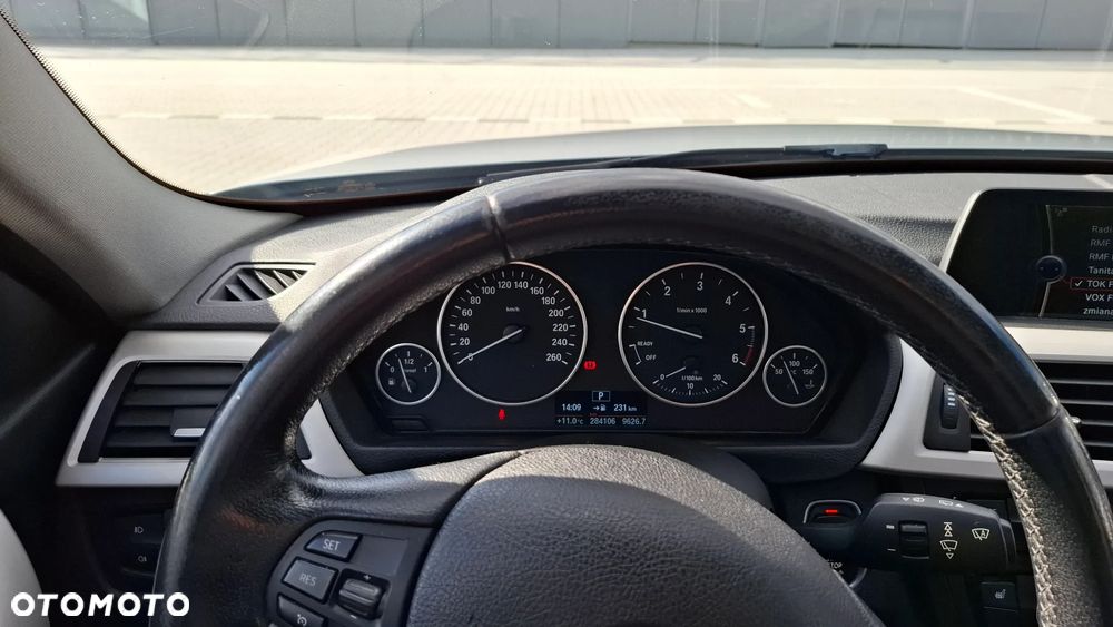 BMW Seria 3 318d Touring - 11