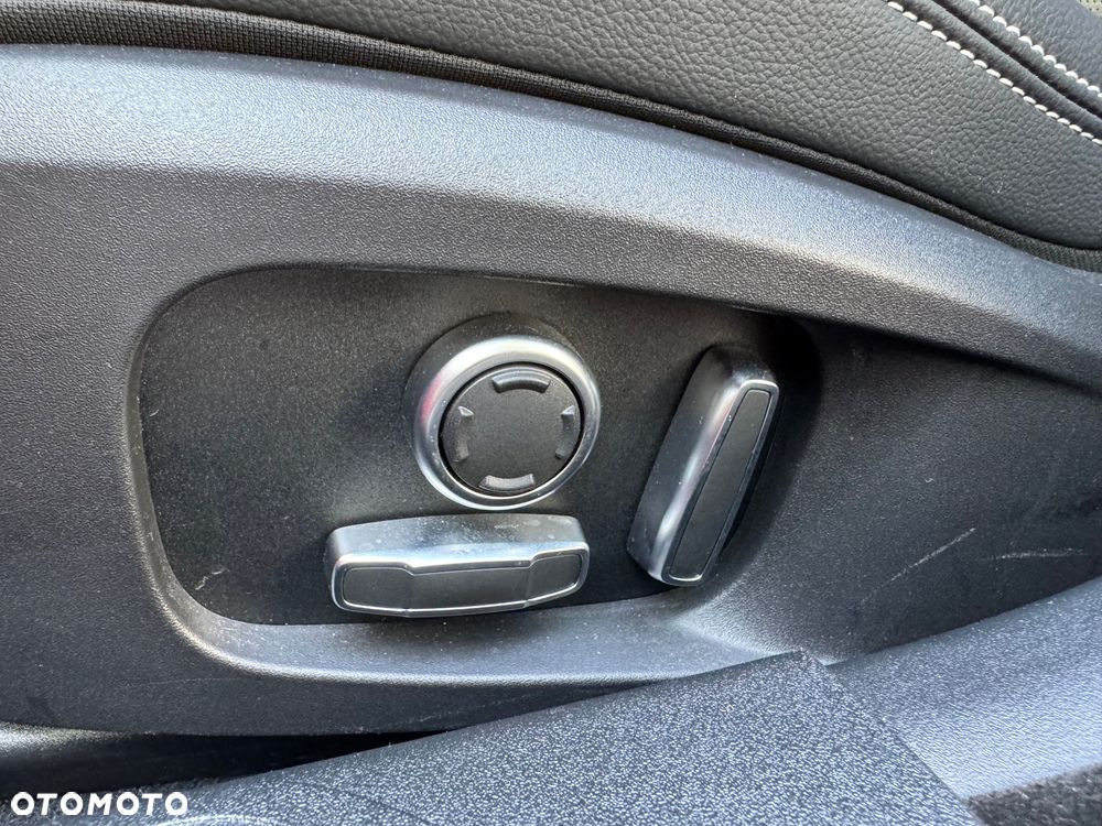 Jaguar XE 2.0 P250 R-Dynamic S - 14