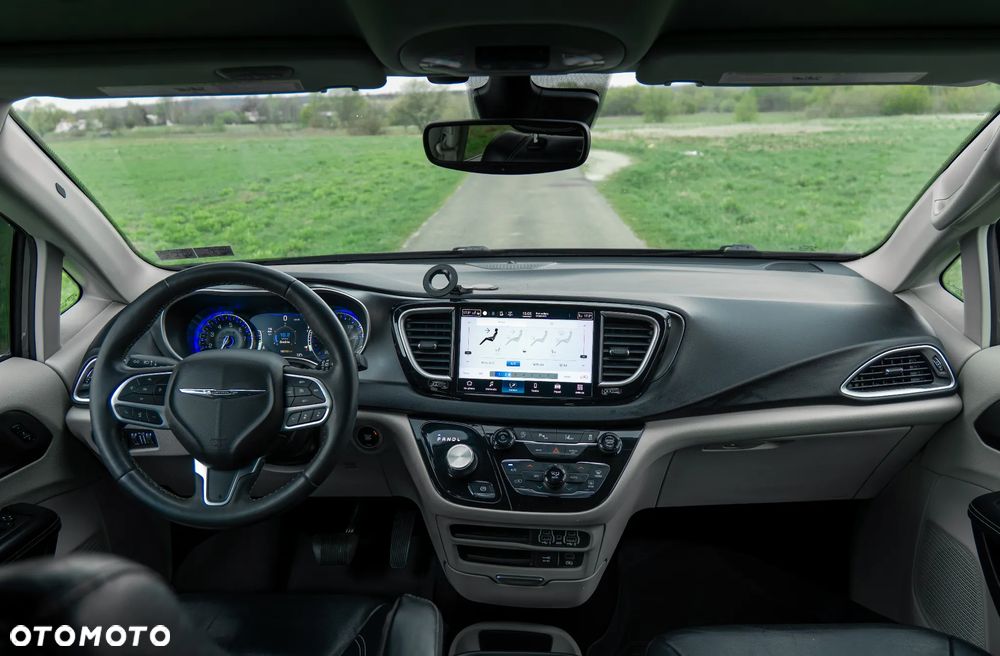 Chrysler Pacifica - 29