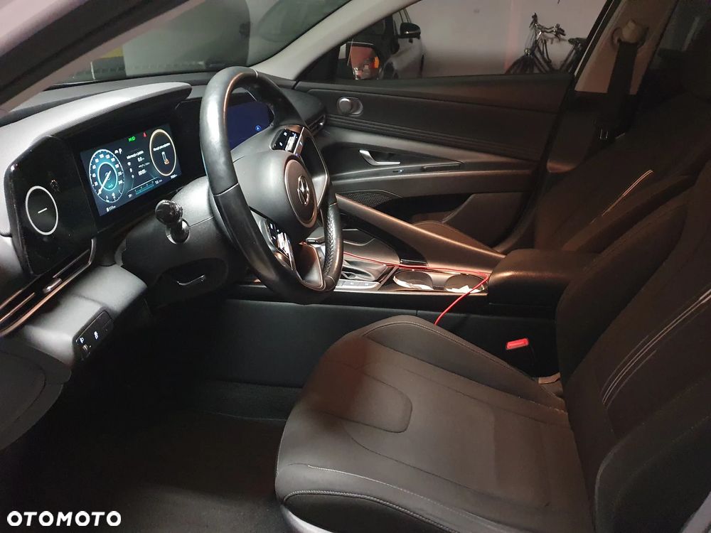 Hyundai Elantra 1.6 Executive CVT - 15