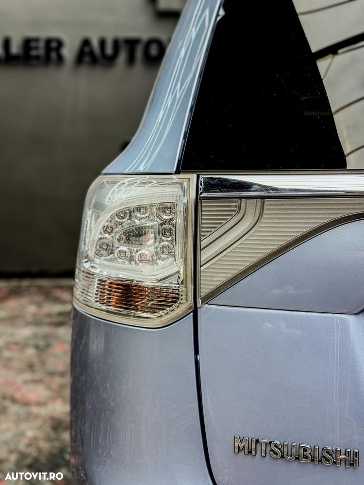 Mitsubishi Outlander - 13