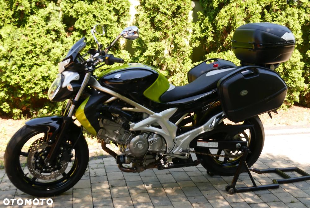 Suzuki Gladius - 2