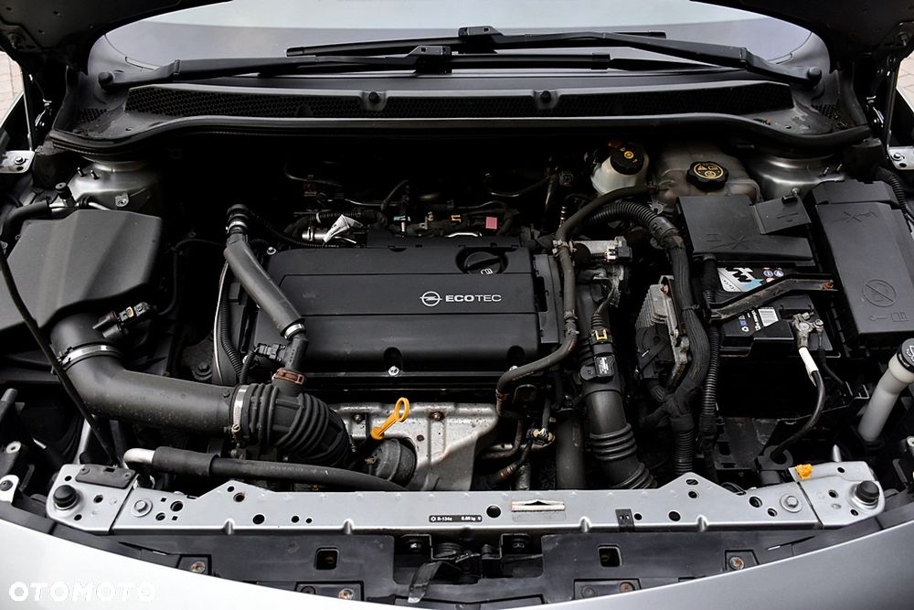 Opel Astra 1.6 Turbo Color Edition - 29
