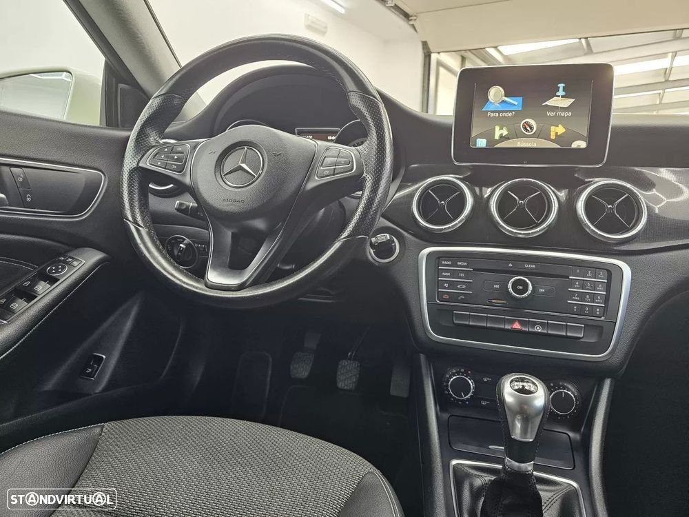 Mercedes-Benz CLA 180 d Urban - 21