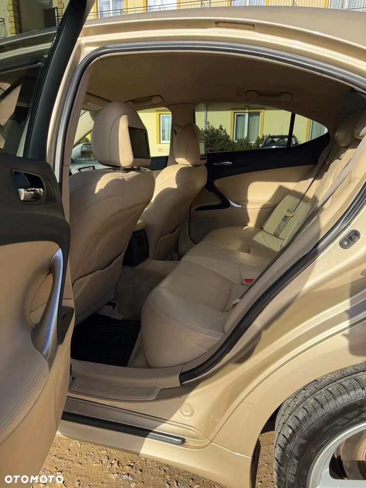 Lexus IS 220 D Prestige - 17