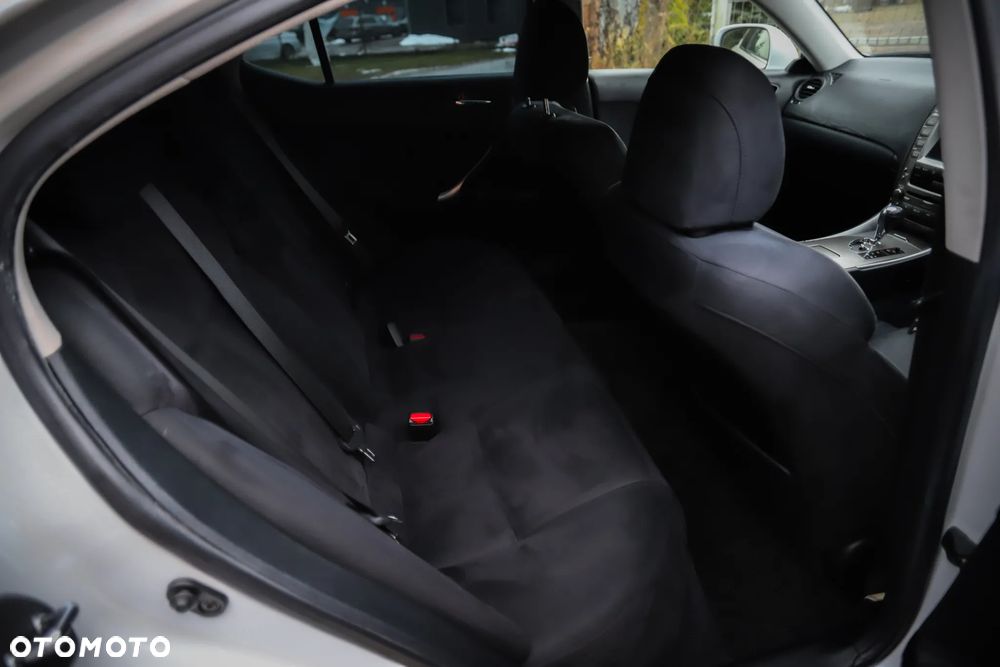 Lexus IS - 9