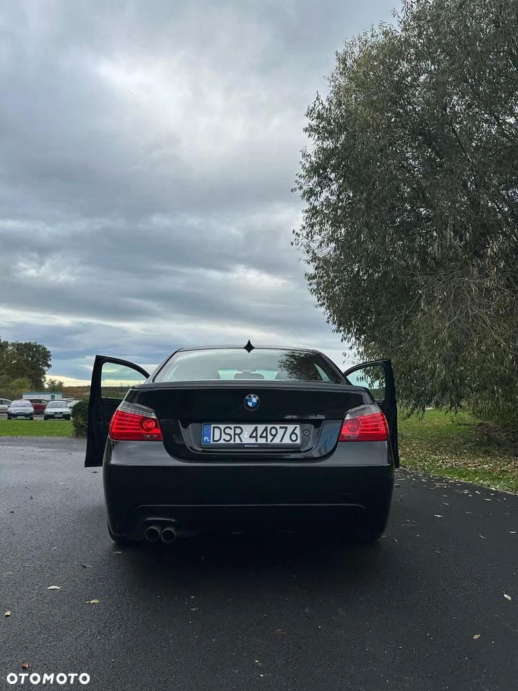 BMW Seria 5 550i - 8
